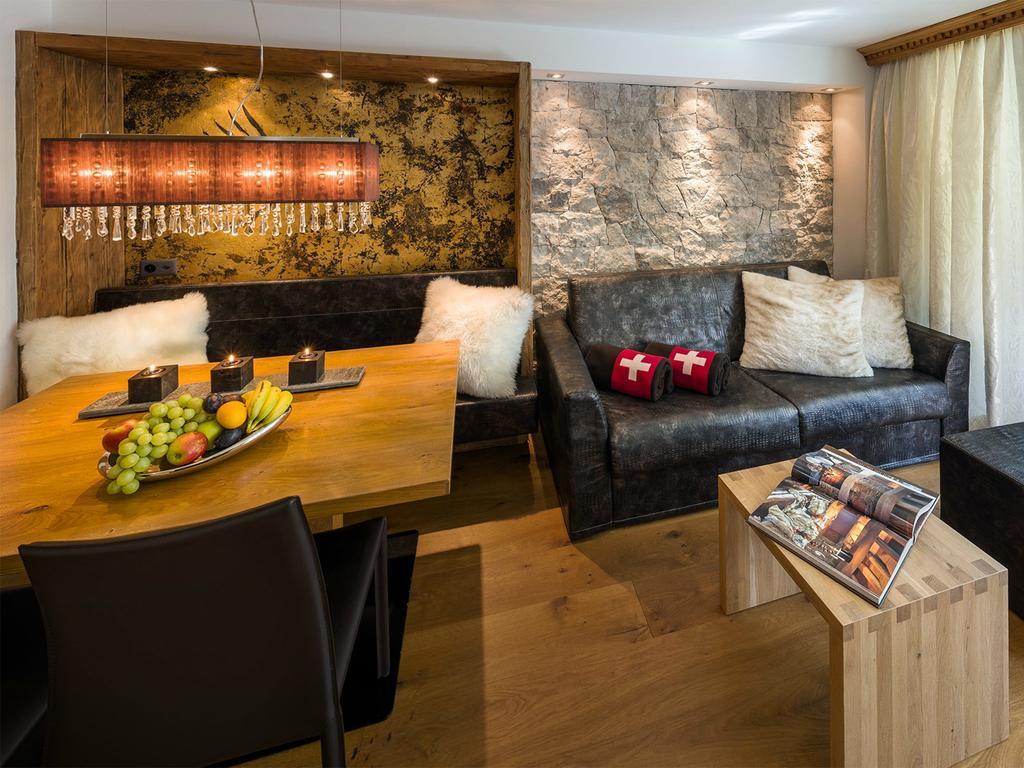 Alpinlodge&Spa Samnaun Zimmer foto